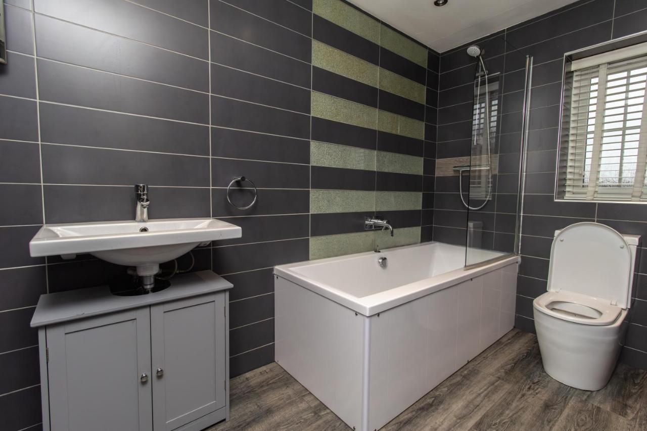 Dwellcome Home Ltd 3 Double Bedroom House, Private Estate, Driveway Parking, Fast Wifi, Ideal For Long Term Contractor, Etc Stays, 3 Miles 7 Mins Drive To Nissan, 15 Mins To Sunderland Newcastle, Regular Housekeeping Options - See Our Site For Assura Boldons Esterno foto