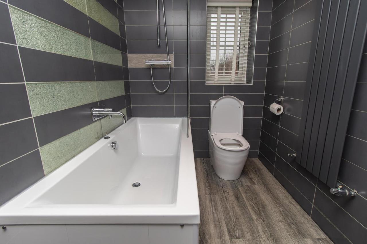 Dwellcome Home Ltd 3 Double Bedroom House, Private Estate, Driveway Parking, Fast Wifi, Ideal For Long Term Contractor, Etc Stays, 3 Miles 7 Mins Drive To Nissan, 15 Mins To Sunderland Newcastle, Regular Housekeeping Options - See Our Site For Assura Boldons Esterno foto